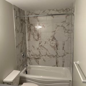 rue sauvé salle de bain.jpg